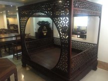 大红酸枝大板的红木家具现在多吗？