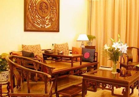 该如何分辨红木家具真假？红木家具有哪几种