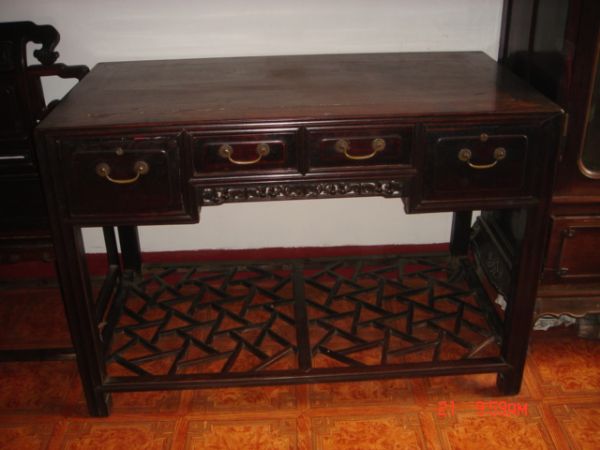 红木桌子该怎么保养呢？如何进行摆放